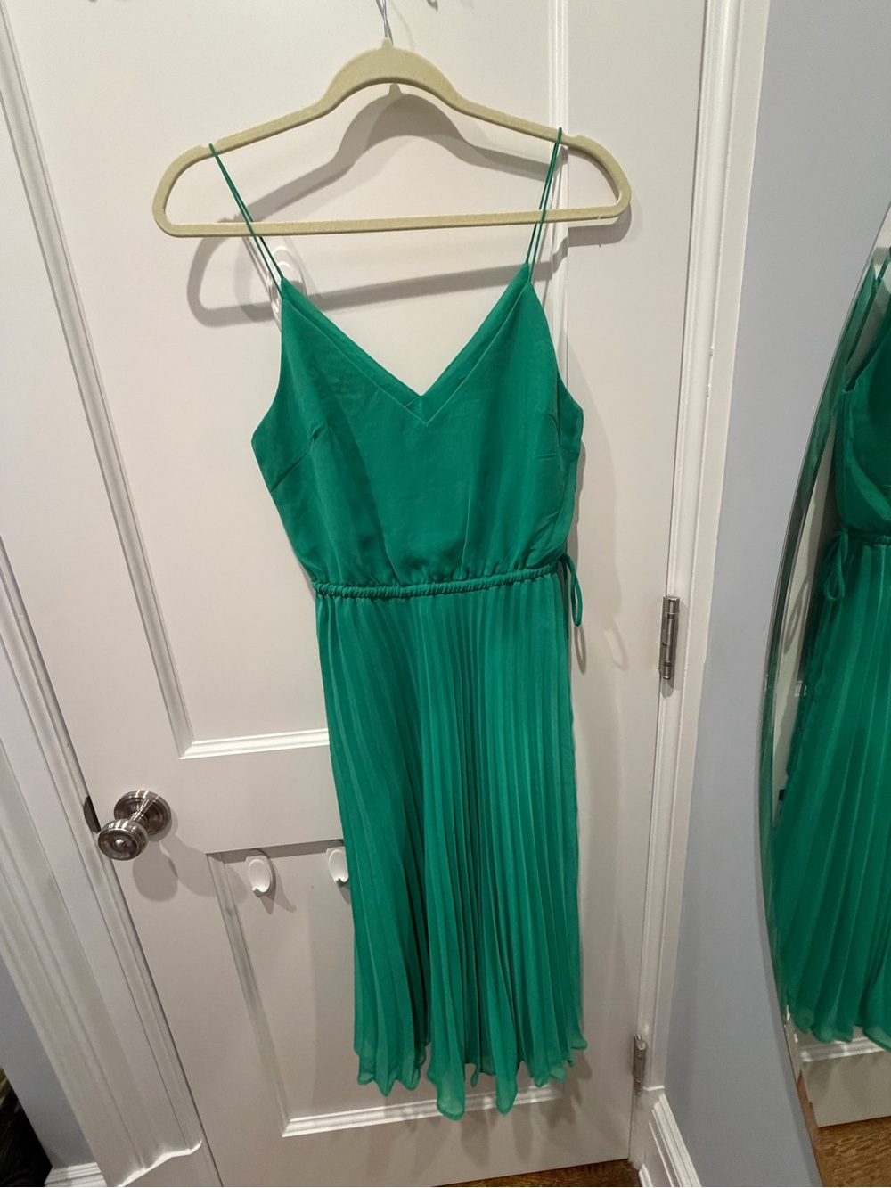 Green Pleated Spaghetti Strap Midi Dress